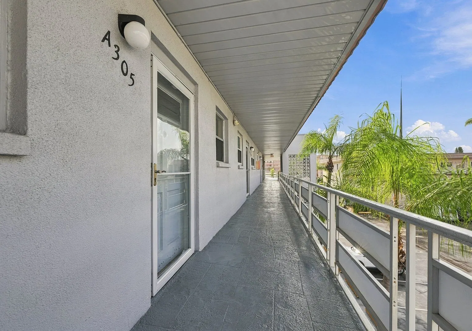 Gorgeous 1br/1ba condo in 55+ community of Five Towns, Berkshire Building, St Petersburg. — Photo 3