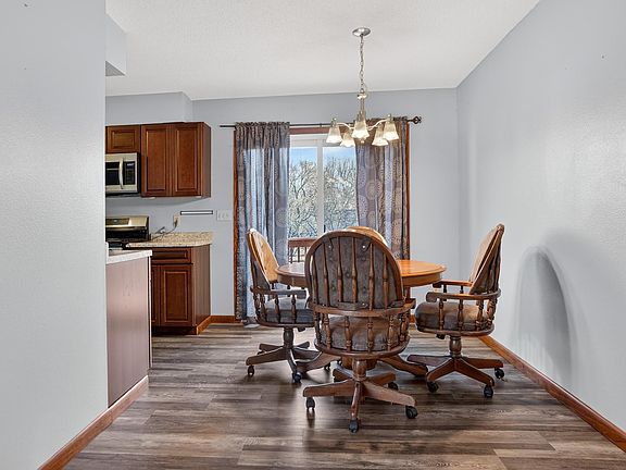 4th image of 3934 Parkview Dr