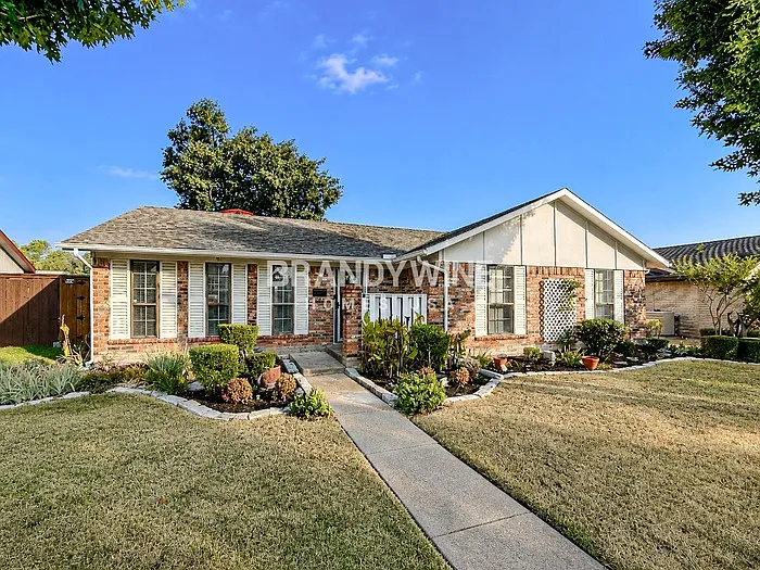 3 bed, 2.0 bath, 1639 sqft, $2,595 — Photo 2