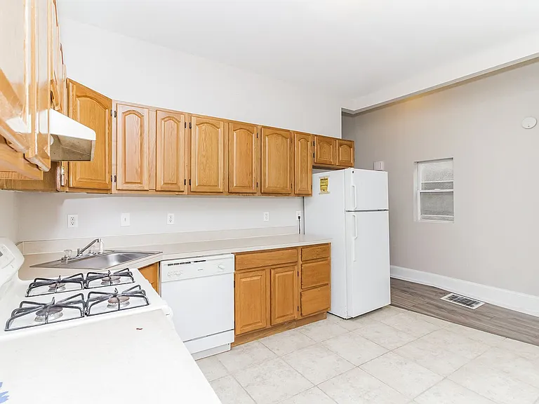 2227 Linden Ave — Photo 18