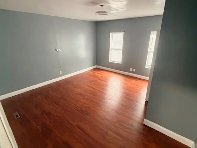 925 Xenia Ave — Photo 15