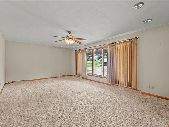 4th image of 203 12th Ave SE