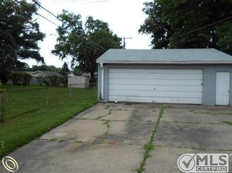 2090 Elmcrest (9).jpg