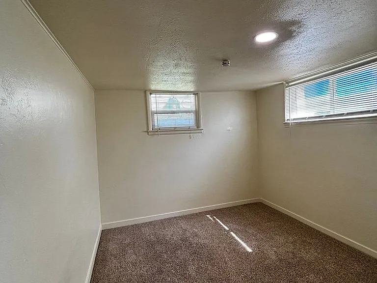 533 Wayne Ave — Photo 8