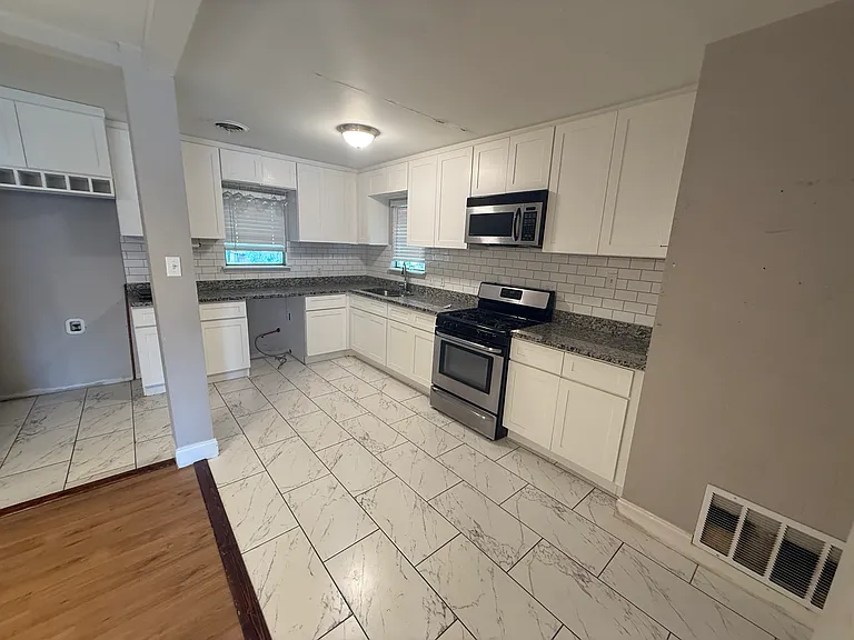 801 Pecan St — Photo 3