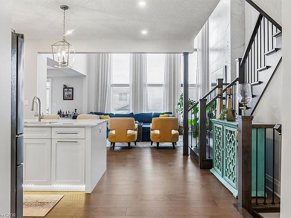5th image of 570 Bridgemill Cres