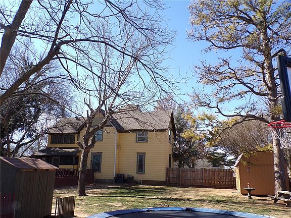 4th image of 1001 E Juanita St