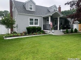 609 N Hamilton Ave, Lindenhurst, NY 11757