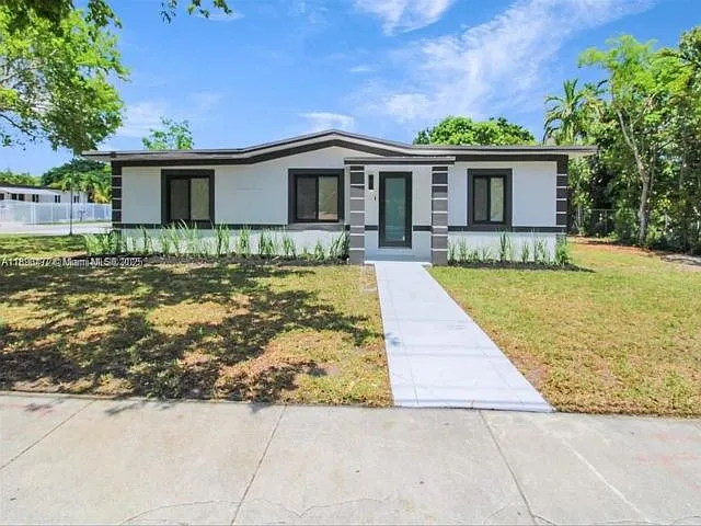 13885 NW 5th Ave — Photo 1