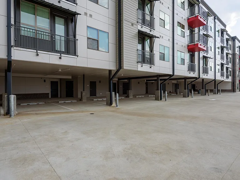 Motor City Apartments — Photo 40