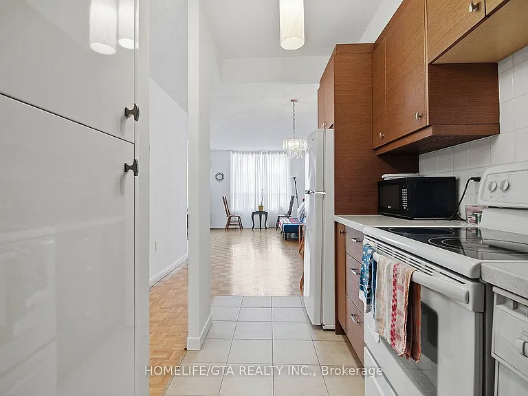 284 Bloor St W #903 — Photo 9