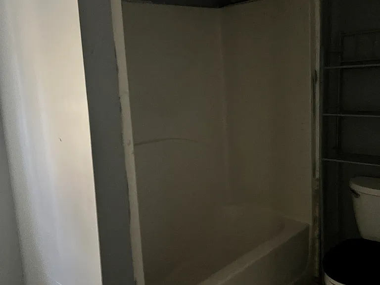 215 Washington Ave — Photo 3