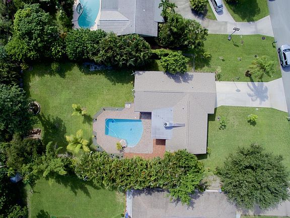 4th image of 4770 Holly Dr
