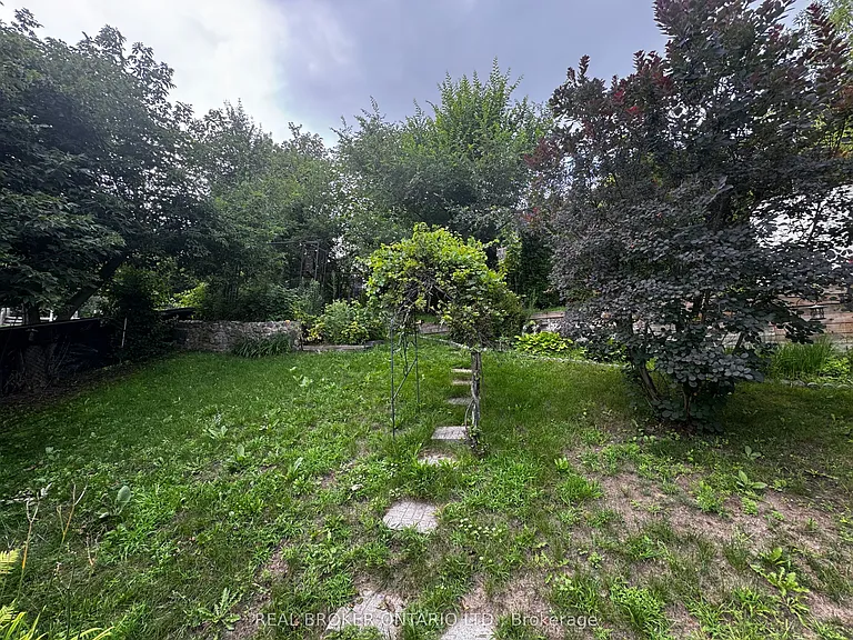 34 Engel Cres #A — Photo 21