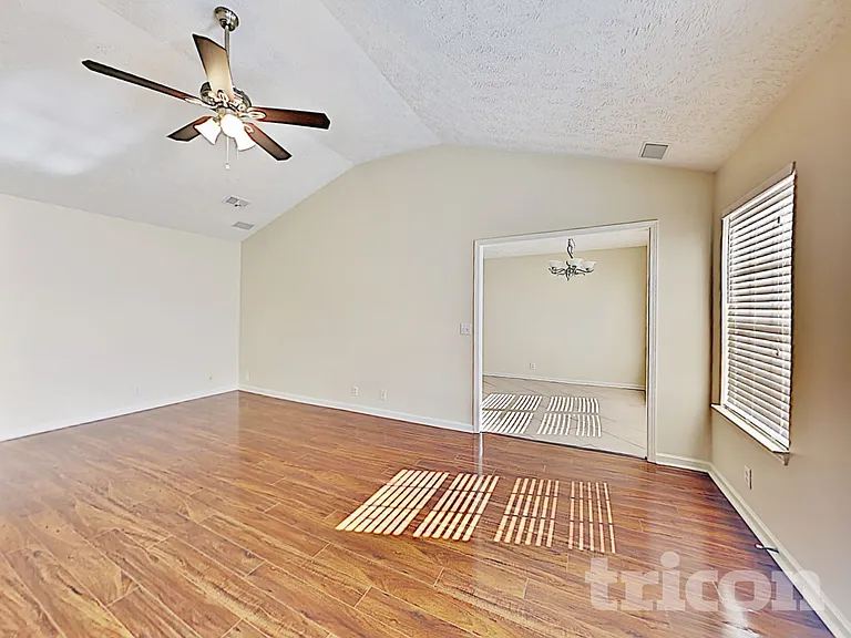 3013 Weybridge Dr — Photo 5