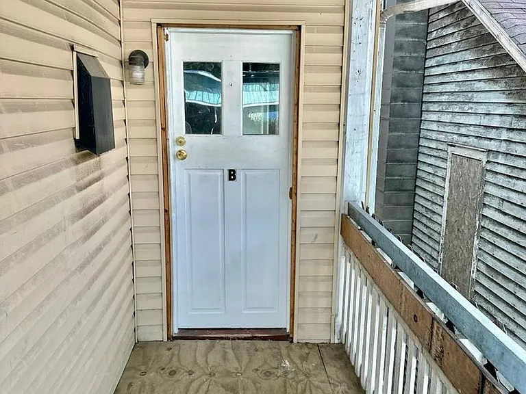 305 W Linn St — Photo 15
