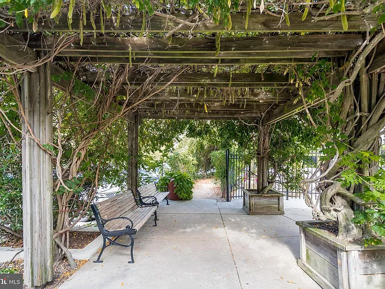 8360 Greensboro Dr #306 — Photo 40