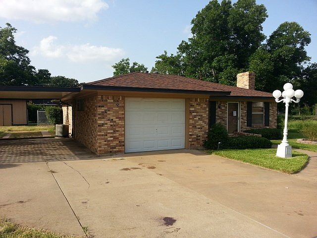 1st image of 204 Rosemary Dr