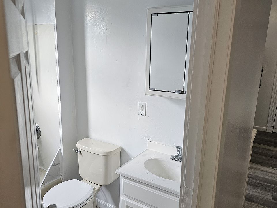 2nd image of 33 Van Cortlandt Park Ave #2L