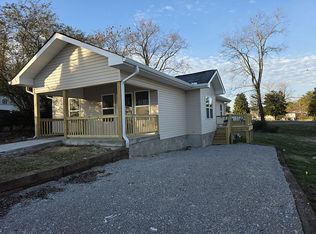 306 N Spring St, Livingston, TN 38570