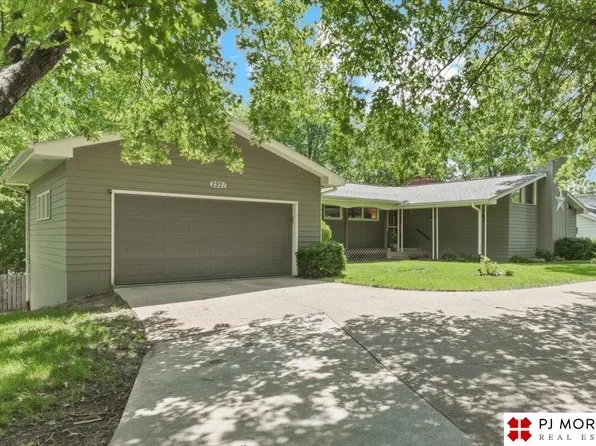2921 S 104th St, Omaha, NE 68124