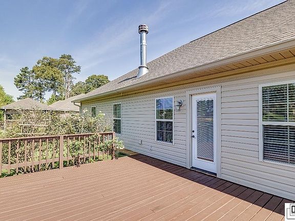 5th image of 994 Brownlee Rd