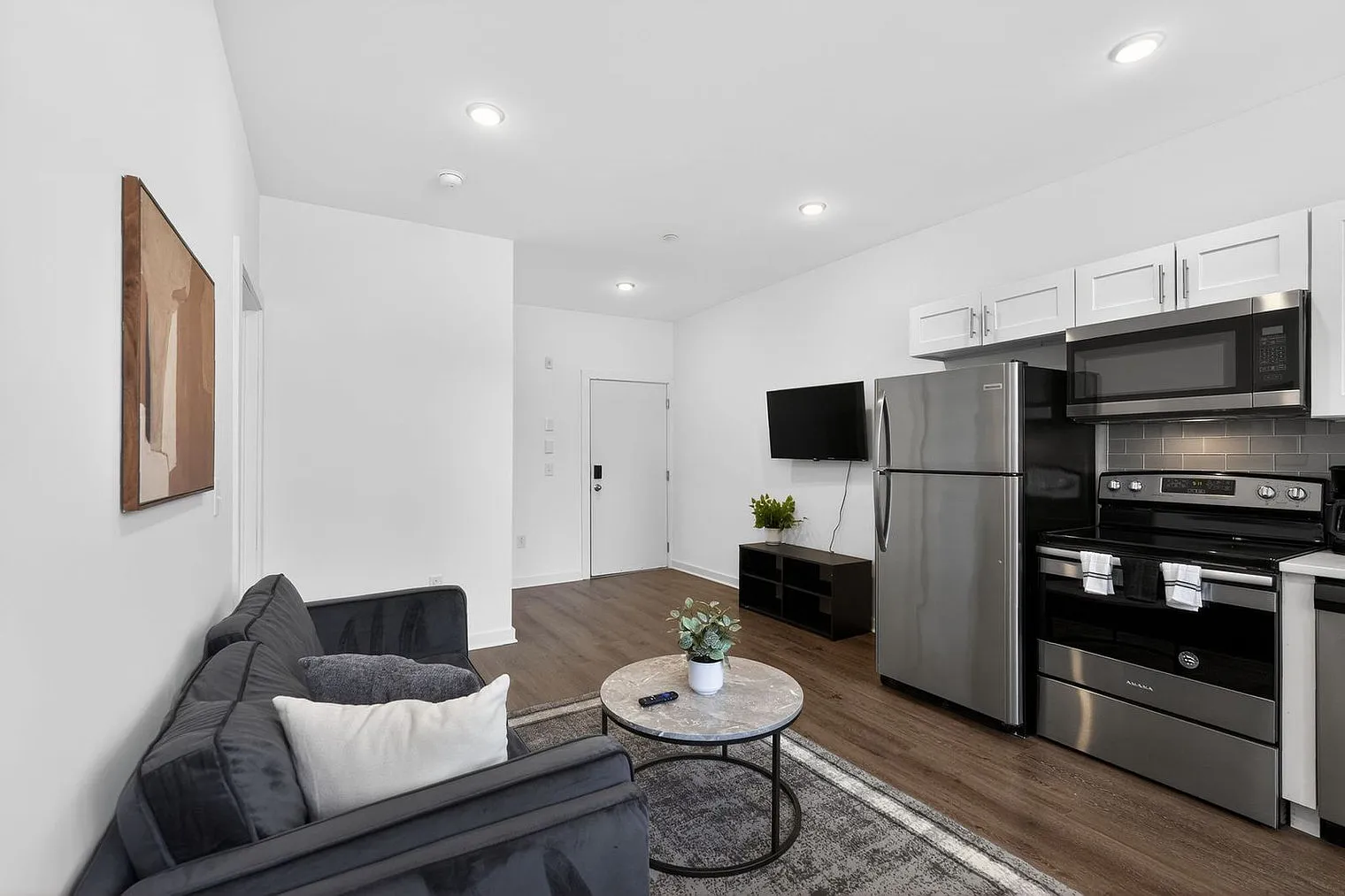 1 bed, 1.0 bath, 5963 sqft, $2,246 — Photo 3