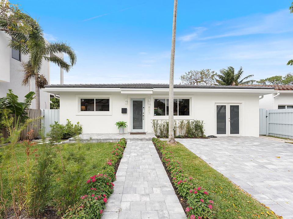 1st image of 807 SE 11th Court