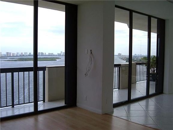 4th image of 115 Lakeshore Dr APT 2047