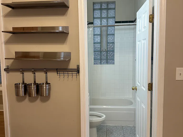 854 N Hermitage Ave #2F — Photo 7
