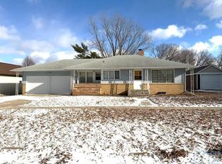 411 S Willow St, Paullina, IA 51046