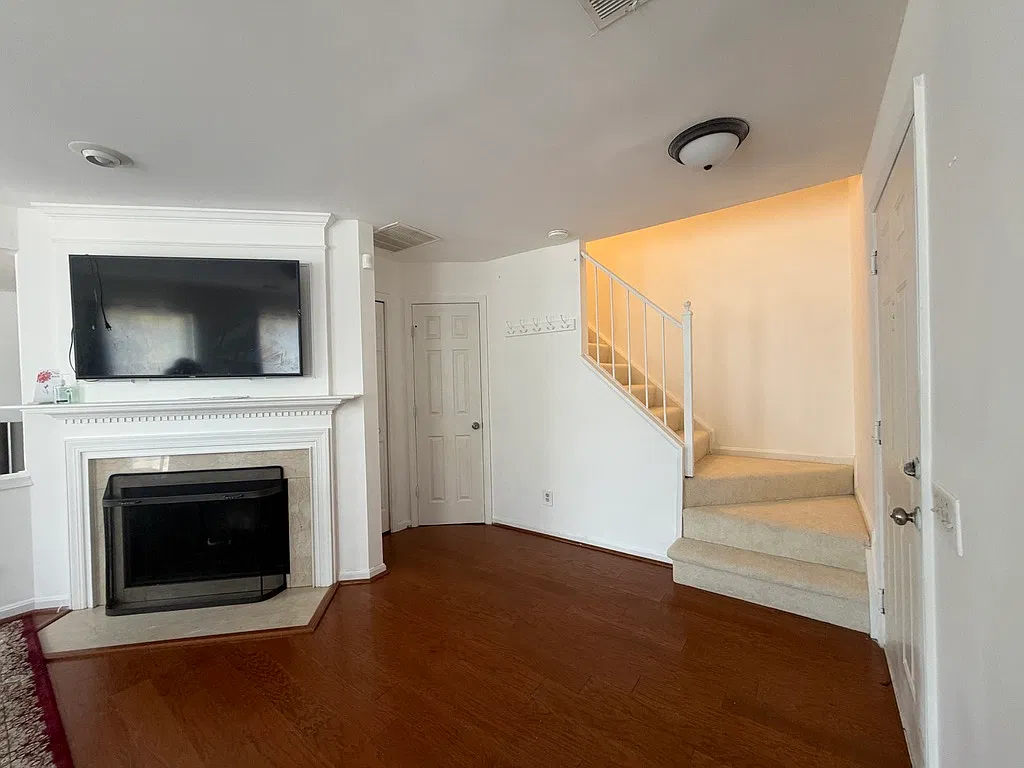 2 bed, 1014 sqft, $2,500 — Photo 4