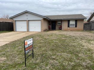 645 NW 18th Pl, Moore, OK 73160