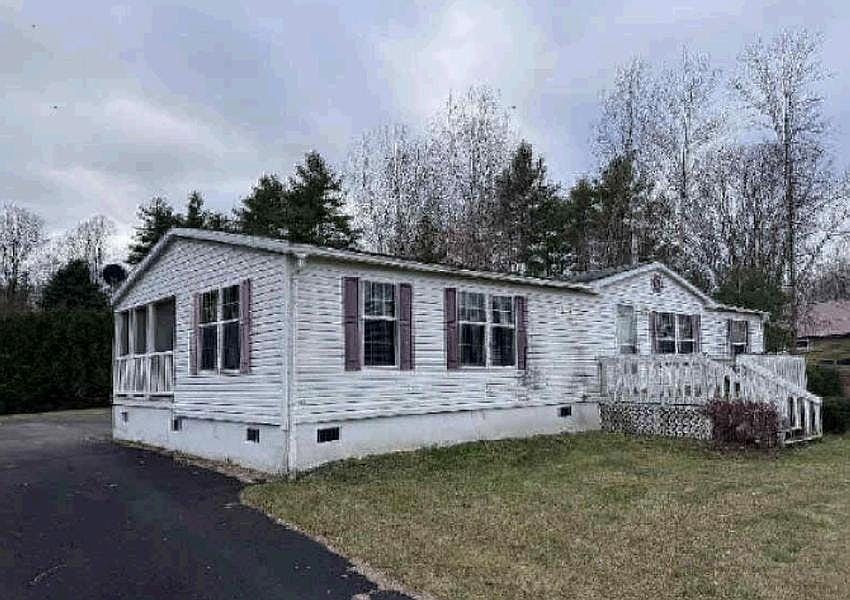 1st image of 3655 Essex Rd