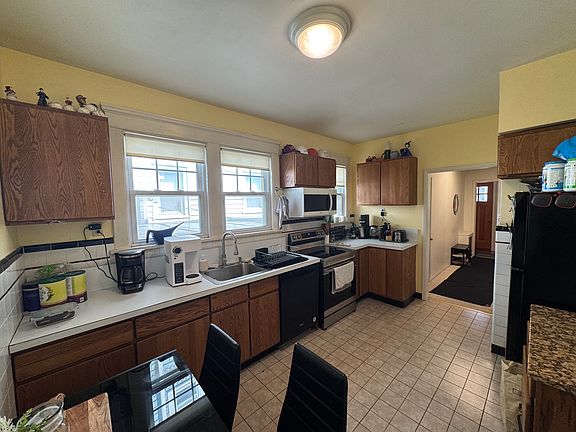 4th image of 46 Cedar Ave #1