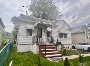 198 Benjamin Ave, Iselin, NJ 08830