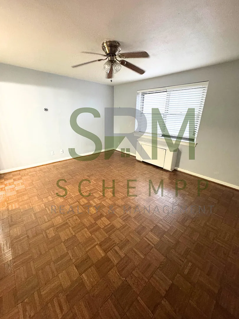Updated 2BR/2BA on Bardstown Road with all utilities included now available! — Photo 4