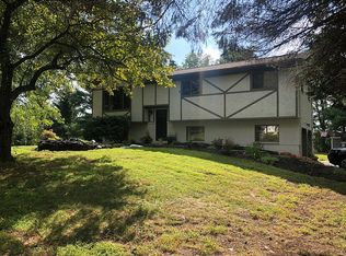 2400 Liberty Ter, Easton, PA 18040