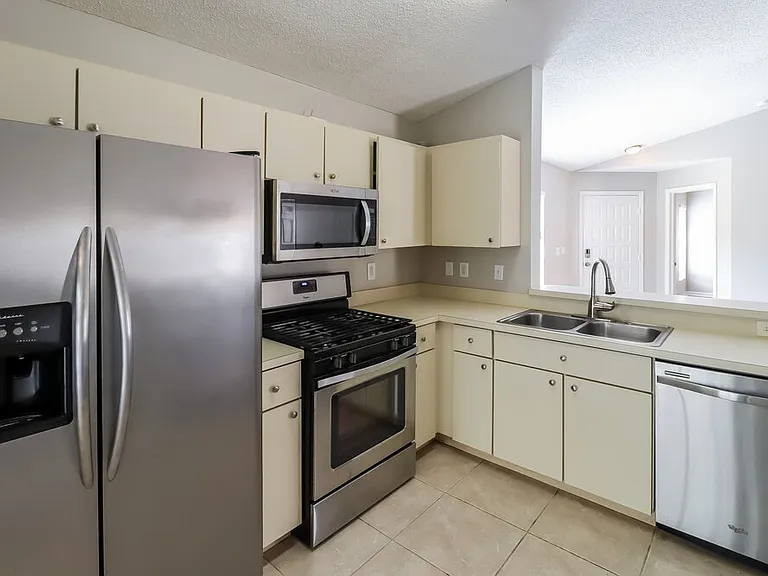 6713 Summer Cove Dr — Photo 9
