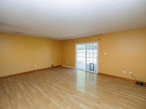 5th image of 1813 Butternut Ct