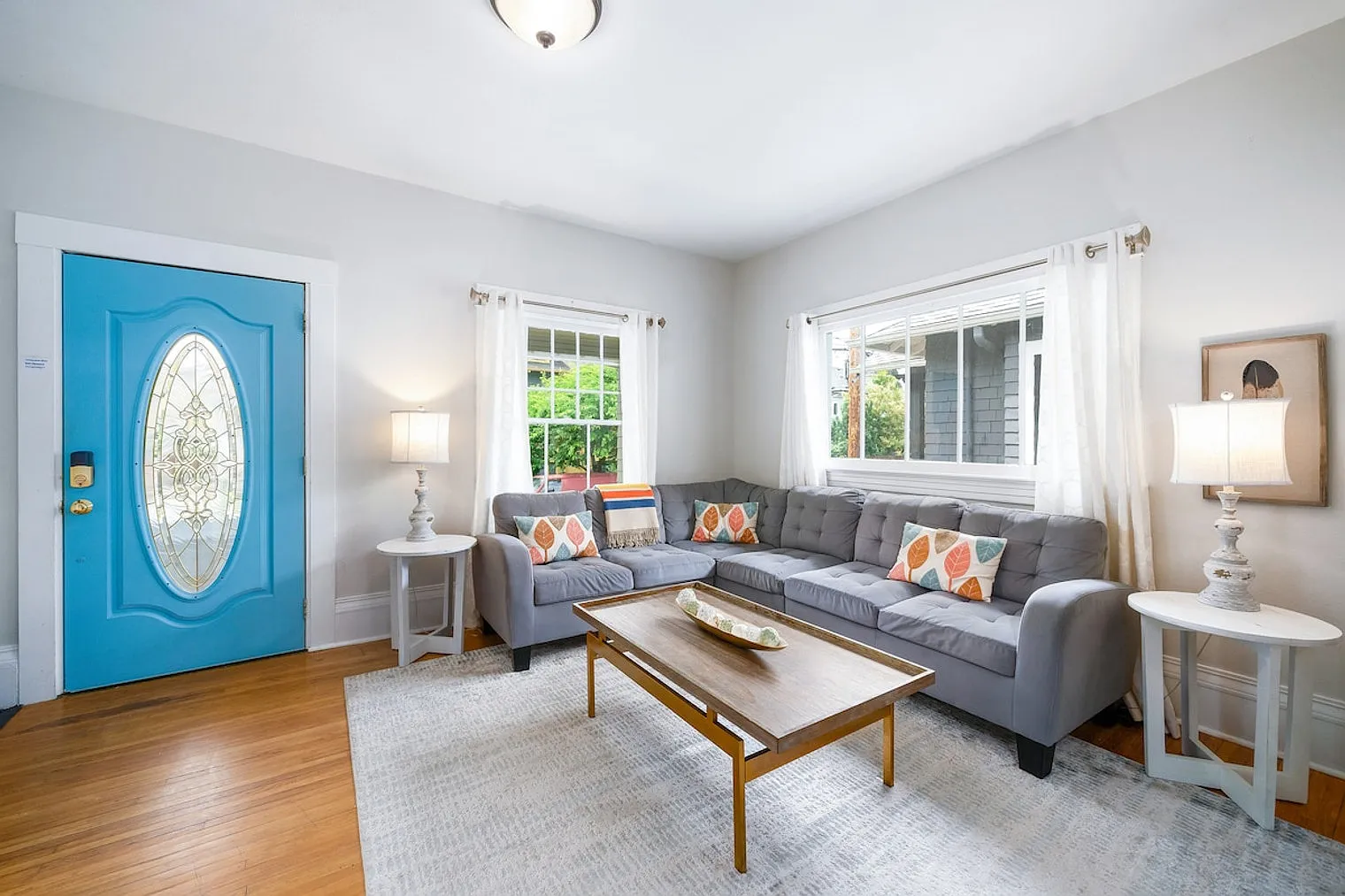 3 bed, 1.0 bath, 893 sqft, $6,202 — Photo 3