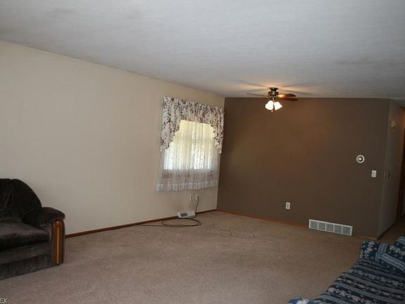 4th image of 164 Pinewood Dr