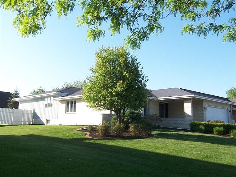 1st image of 2615 Castlewood Dr