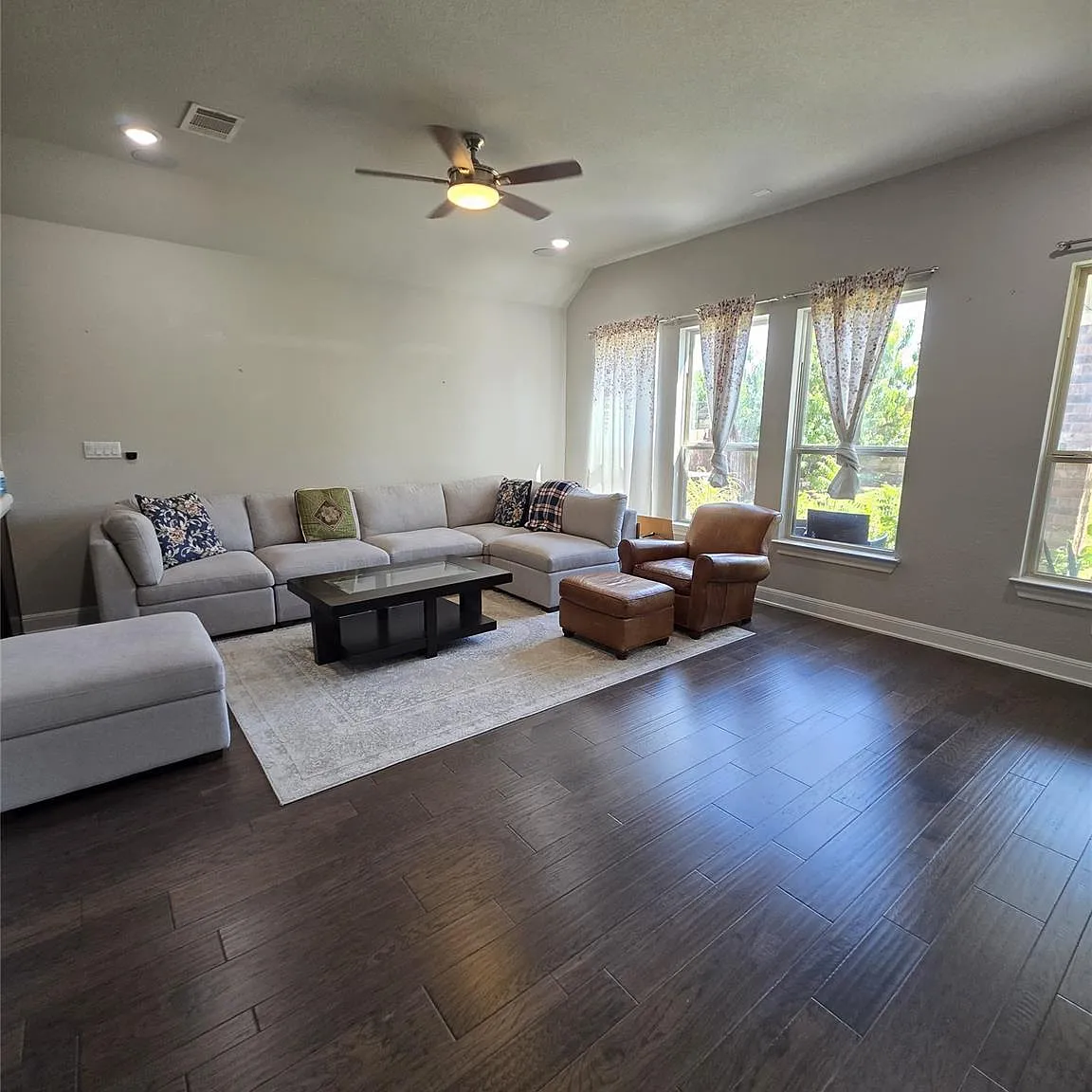 4 bed, 3.0 bath, 2229 sqft, $2,490 — Photo 4