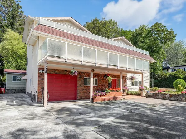 948 McKenzie Ave, Saanich, BC V8X 3G5