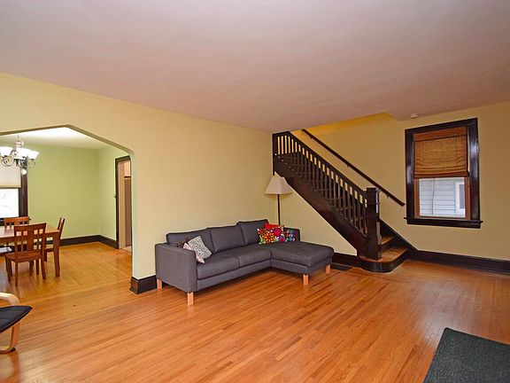 5th image of 1568 Springlawn Ave