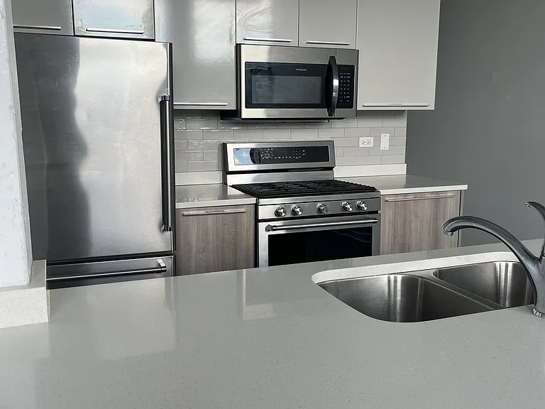 932 W Dakin St #305 — Photo 4