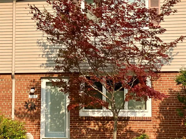 941 S West Ct APT B, Appleton, WI 54915