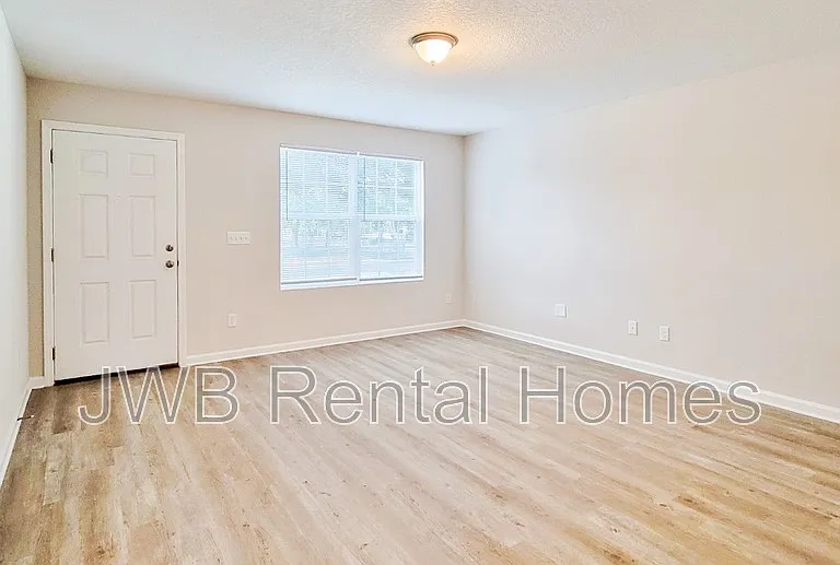 8105 Dandy Ave — Photo 6