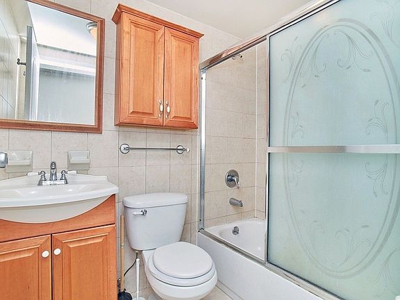 3rd image of 1687 Banyer Pl APT 3B